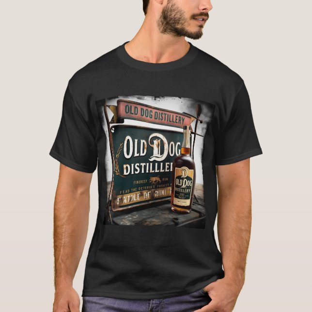 Camiseta Placa Distorcida Anunciando OLD DOG RUM (Frente)