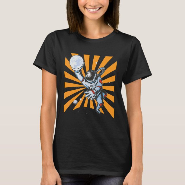 Camiseta Planeta do Astronauta Jogando Basquete (Frente)
