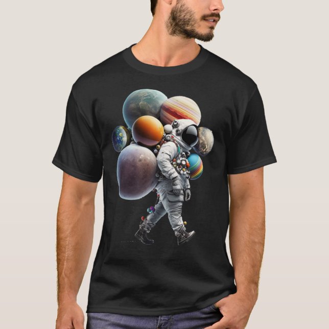 Camiseta Planetas de carregando astronauta e luas no espaço (Frente)