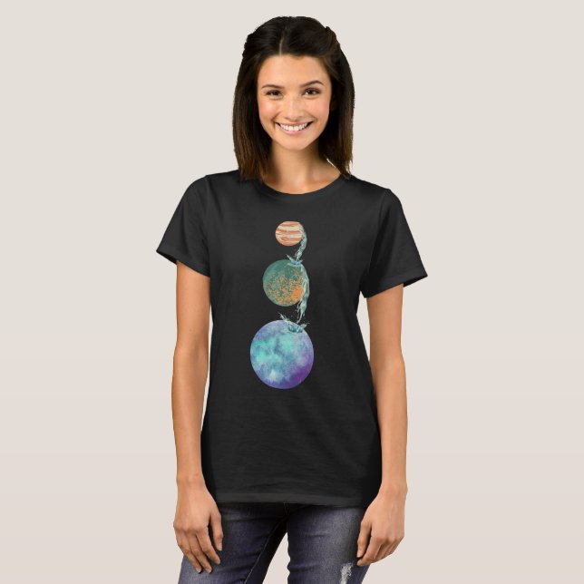 Camiseta Planetas de criação com cascatas de água caindo (Frente Completa)