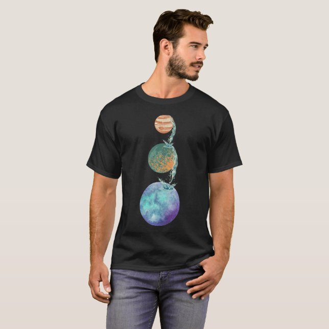 Camiseta Planetas de criação com cascatas de água caindo (Frente Completa)