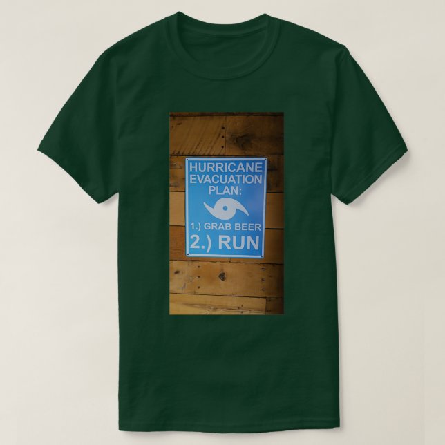 Camiseta Plano de Evacuação do Furacão Agarre Cerveja (Frente do Design)
