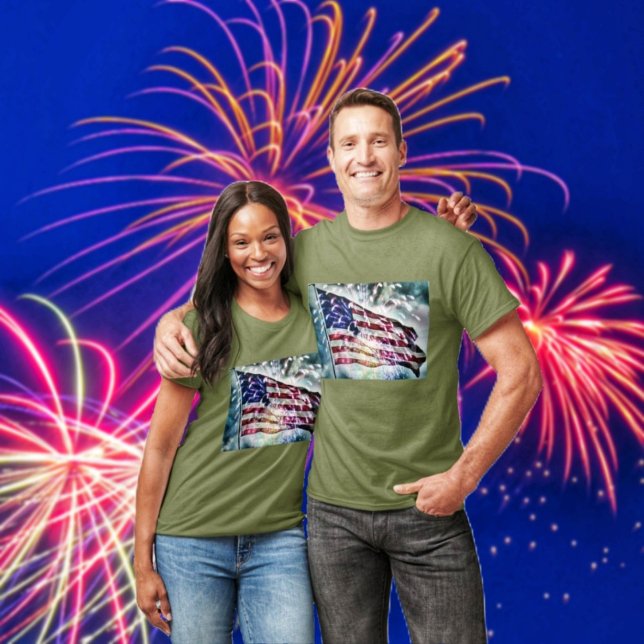 Camiseta Plano de fundo do Fireworks (Enjoy the July 4th fireworks, while you're wearing your Fireworks Backdrop T-Shirt!)
