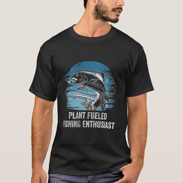 Camiseta Plant Fueled Fishing Enthusiast Lifestyle Hunting  (Frente)