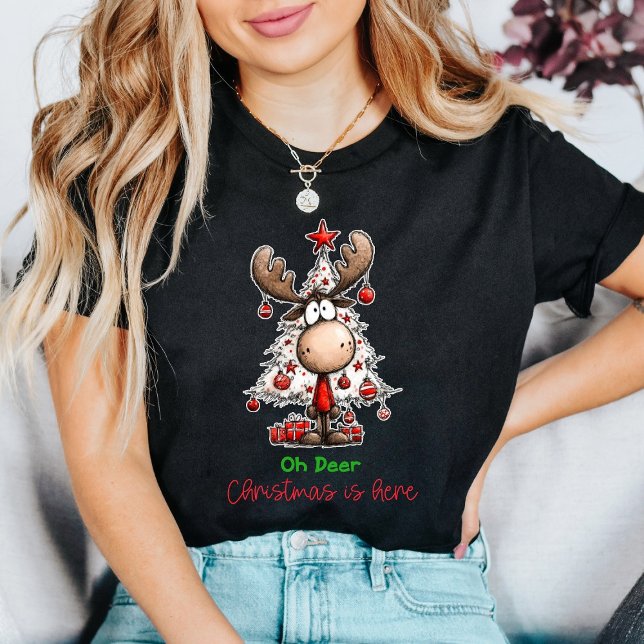 Camiseta Playful Reindeer “Oh Deer Christmas Is Here” Cute  (Criador carregado)