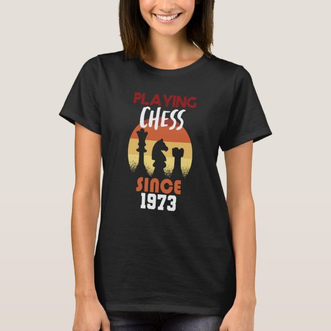 Camiseta Playing chess since 1973 (Frente)