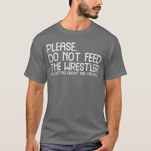 Camiseta Please Dont Feed Wrestler Funny Wrestling Men Wome (Frente)