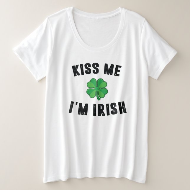 Camiseta Plus Size Beije-me, sou irlandês (Frente do Design)