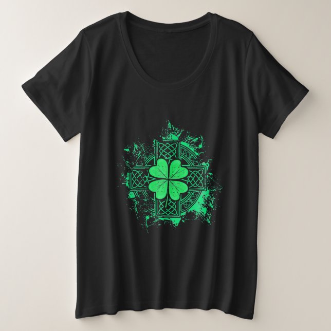 Camiseta Plus Size Celtic Knot Irish Shamrock Three Leaf Clover (Frente do Design)
