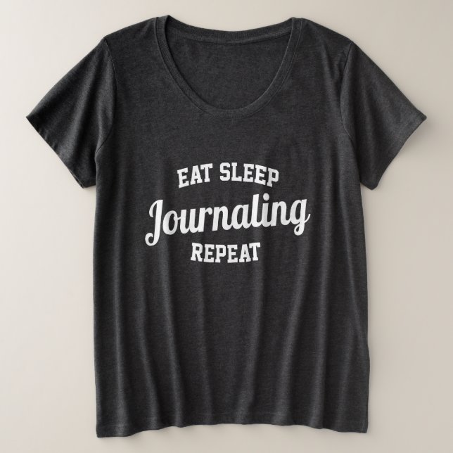 Camiseta Plus Size Comer Dormir Diário Repetir (Frente do Design)