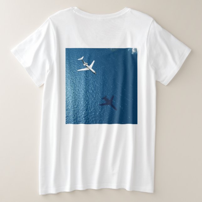 Camiseta Plus Size desenho tema avião (Verso do Design)