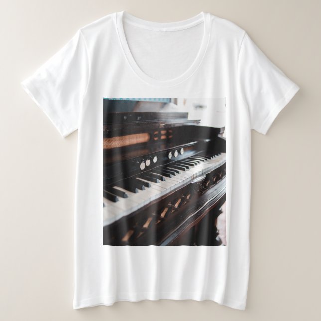 Camiseta Plus Size Design de Piano Bonito (Frente do Design)