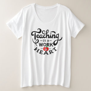 Camiseta Plus Size Ensinar é uma obra de coração de apreço ao pro