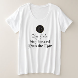 Camiseta Plus Size Fique Calmo. Fiquem Focados. Passe no exame de Bar