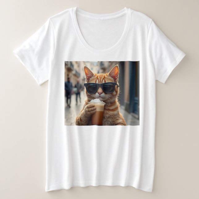 Camiseta Plus Size Gato Bebendo Café Em Uma Rua (Frente do Design)