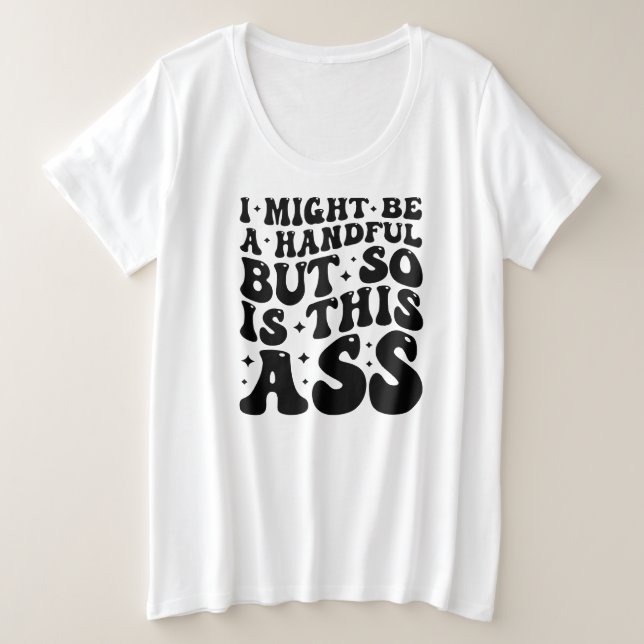 CAMISETA PLUS SIZE I MIGHT BE A HANDFUL  (Frente do Design)