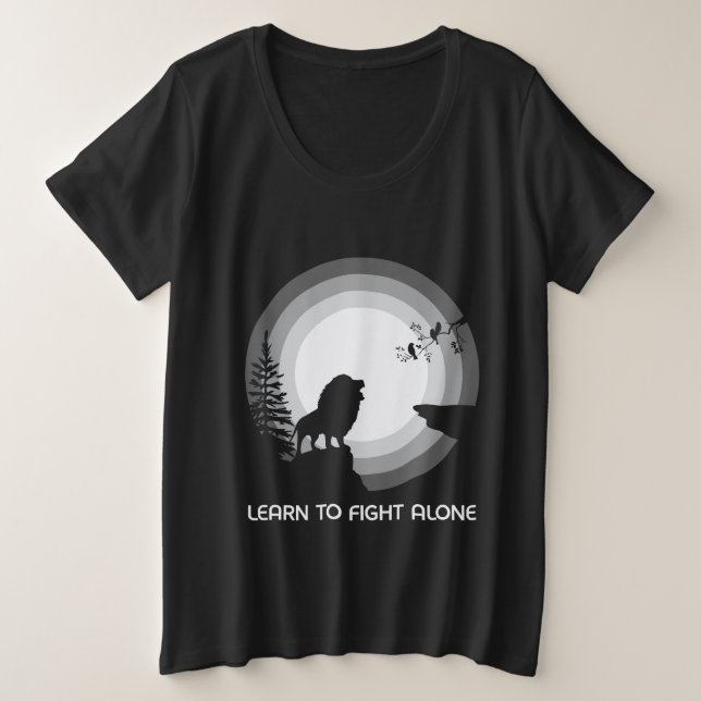 Camiseta Plus Size Learn to Fight Alone – Lion Under Moonlight (Frente do Design)