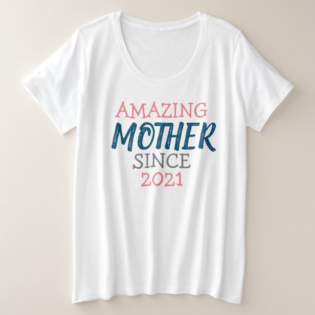 Camiseta Plus Size Mãe incrível desde... (Frente do Design)