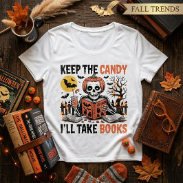 Camiseta Plus Size Mantenha Os Doces Vou Levar Livros Halloween