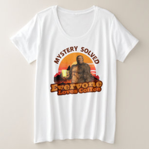 Camiseta Plus Size Mistério Resolvido Todos Amam Café Bigfoot Engraça