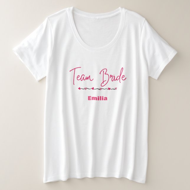 Camiseta Plus Size Noiva da equipe moderna, Pink Heart Bridal (Frente do Design)