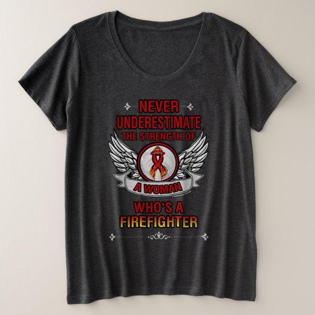 Camiseta Plus Size Nunca Subestimar/Mulher... Bombeiro (Frente do Design)