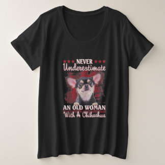Camiseta Plus Size Nunca Subestime Uma Mulher Velha Com Um Chihuahua