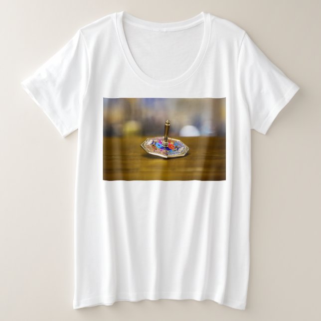 Camiseta Plus Size Presente SlipperyJoe Hanukkah dreidel base octogon (Frente do Design)