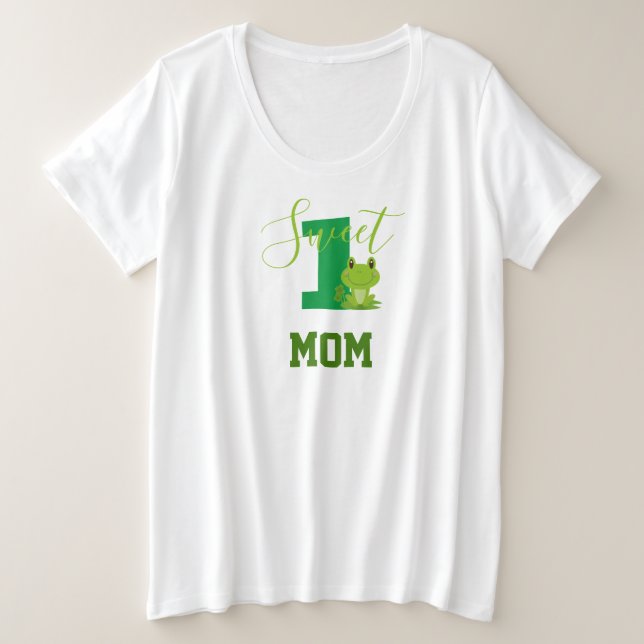 Camiseta Plus Size primeiro aniversario doce de sapo, mãe combinando  (Frente do Design)