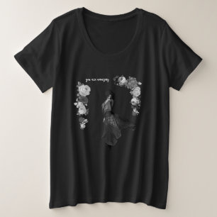 Camiseta Plus Size Rapariga de Arte FASHION Negra e Bela Cinza