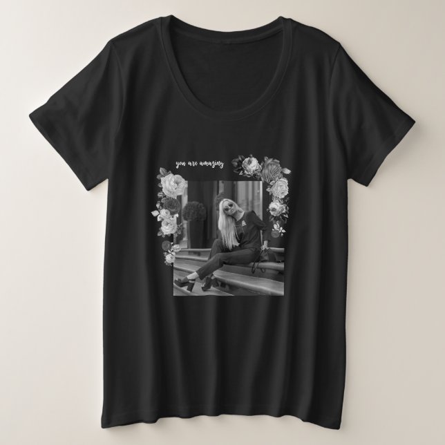 Camiseta Plus Size Rapariga de Arte Negra e Cinza Bonita #2 (Frente do Design)