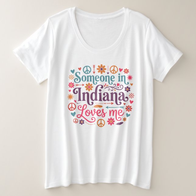 Camiseta Plus Size Someone in Indiana Loves Me Boho Hippie Design (Frente do Design)