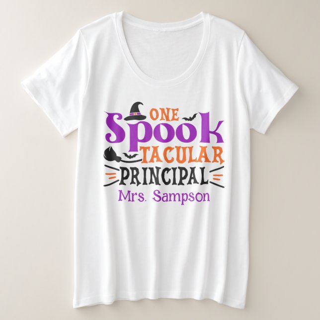 Camiseta Plus Size "Spook", diretora tática Spooky Halloween Themed (Frente do Design)