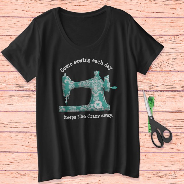 Camiseta Plus Size Teal Damask Monograma Sewing Humor T-Shirt (Criador carregado)