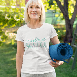 Camiseta Plus Size Velho e Maravilhoso em Texto Inspiracional Francês