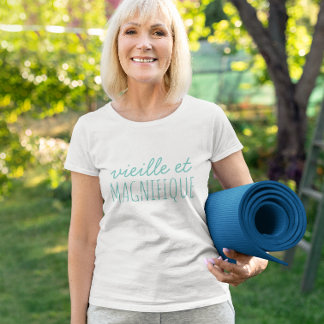 Camiseta Plus Size Velho e Maravilhoso em Texto Inspiracional Francês