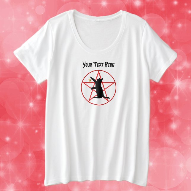 Camiseta Plus Size Witch Symbols Black Cat Red Pentagram Red Circle (Witch symbols including a sitting black cat on red pentagram inside red circle on womans plus shirt.)