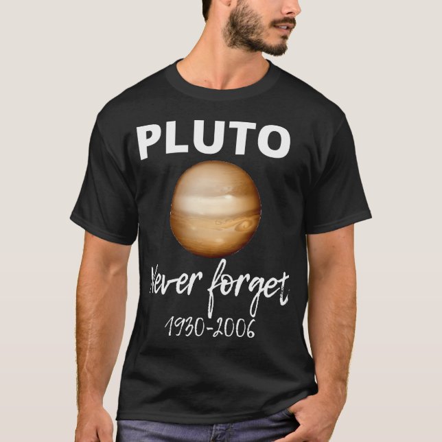 Camiseta Plutão Engraçado Nunca Esquece O Presente Engraçad (Frente)