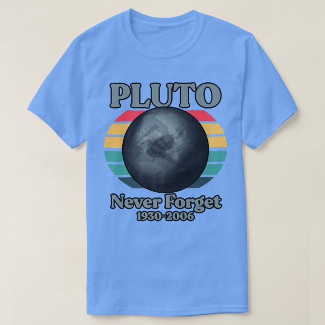 Camiseta Plutão Nunca Esquece 1930-2006 (Frente do Design)