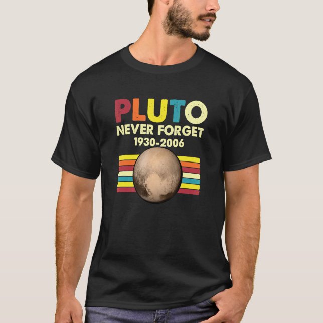 Camiseta Plutão Nunca Esquece A Engraçada Astronomia Espaci (Frente)