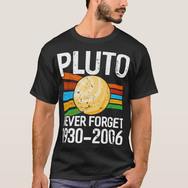 Camiseta Plutão Nunca Esquece Astronomia Astrofísica Engraç (Frente)
