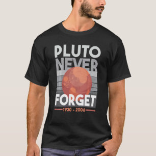 Camiseta Plutão Nunca Esquece o Planeta Espacial da Ciência