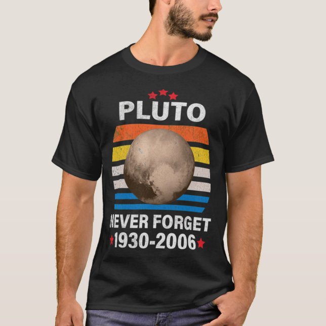 Camiseta Plutão Nunca Esquece Plutão de Presente Nunca Esqu (Frente)