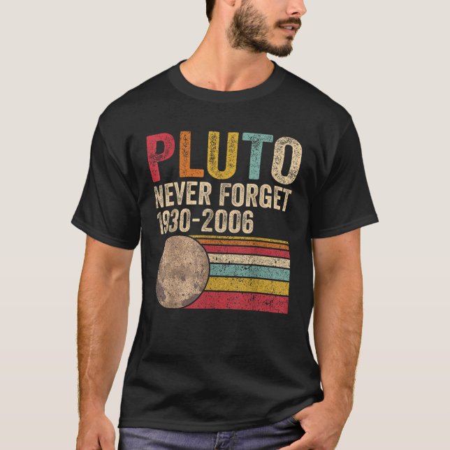 Camiseta Plutão Retro Nunca Esquece Astronomia Planeta Cute (Frente)