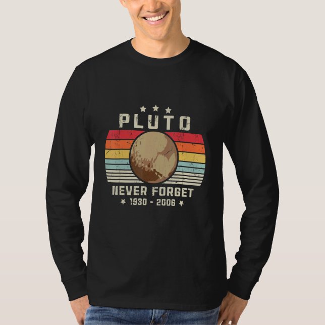 Camiseta Pluto Never Forget  Retro Space Science (Frente)