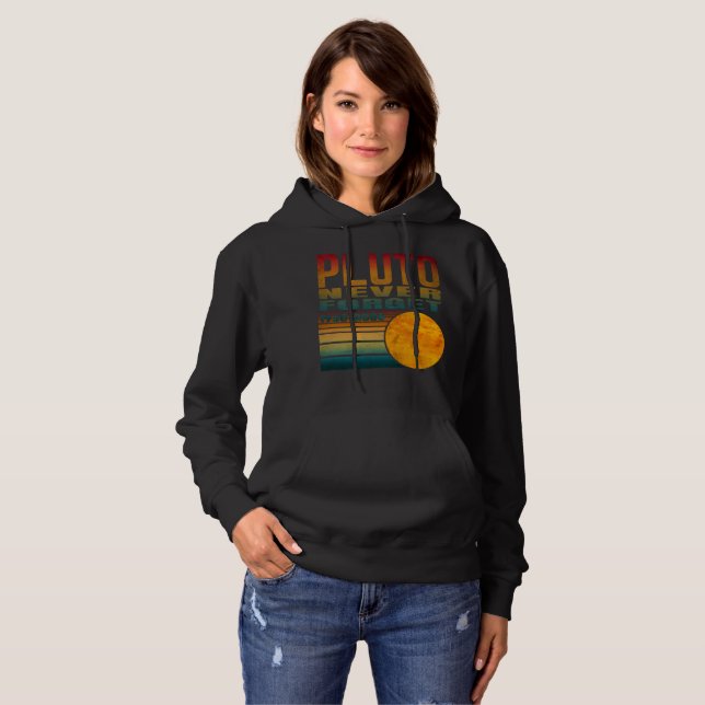Camiseta Pluto Nunca Esqueça (Frente Completa)