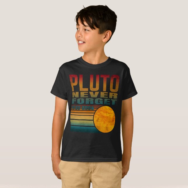 Camiseta Pluto Nunca Esqueça (Frente Completa)