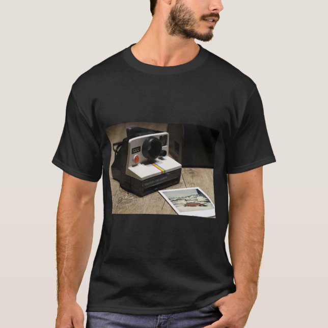 Camiseta Pó - Estilo de Retro da Câmera Polaroide (Frente)