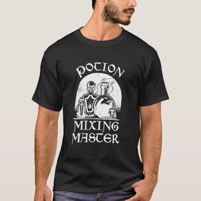 Camiseta Poção de Bruxas Misturando Mestre Barkeeper Wicca  (Frente)