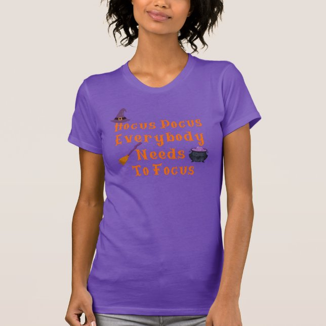 Camiseta Pocus do Hocus Todo Mundo Precisa Focar O Professo (Frente)